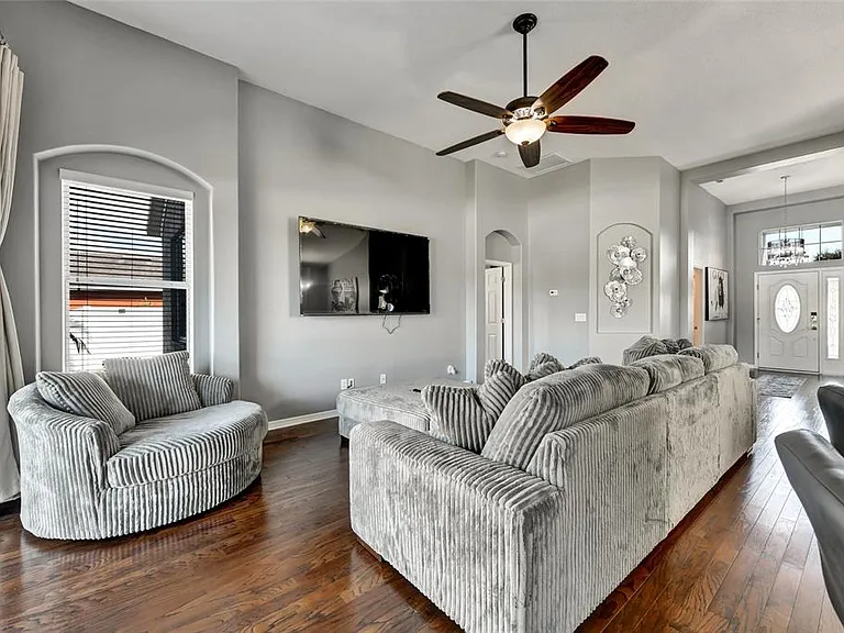 7514 Forest Mere Dr — Photo 9