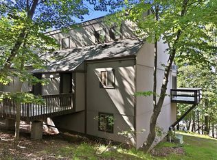 126 Cross Country Ln, Tannersville, PA 18372