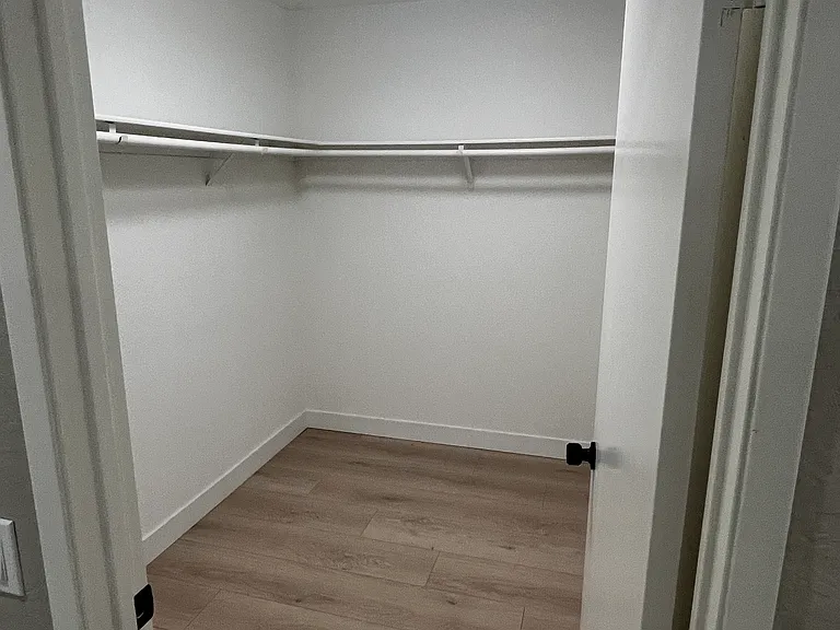 Walking Closet
