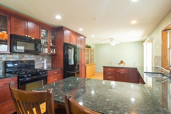 4th image of 1740 N Lee Ct