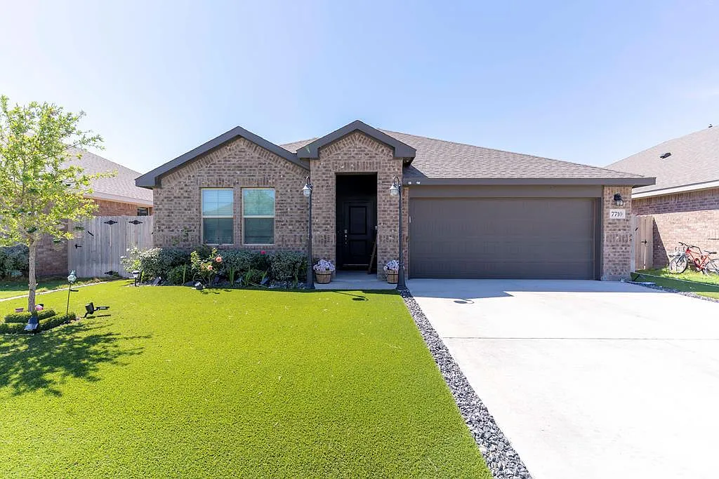4 bed, 2.0 bath, 1865 sqft, $3,500 — Photo 1
