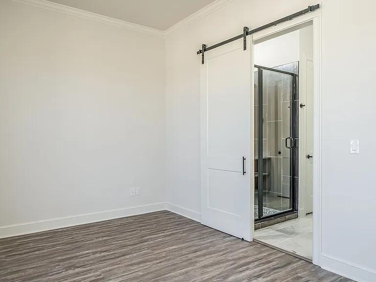 528 W Erwin — Photo 21
