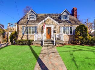 25 Baxter Ave, New Hyde Park, NY 11040