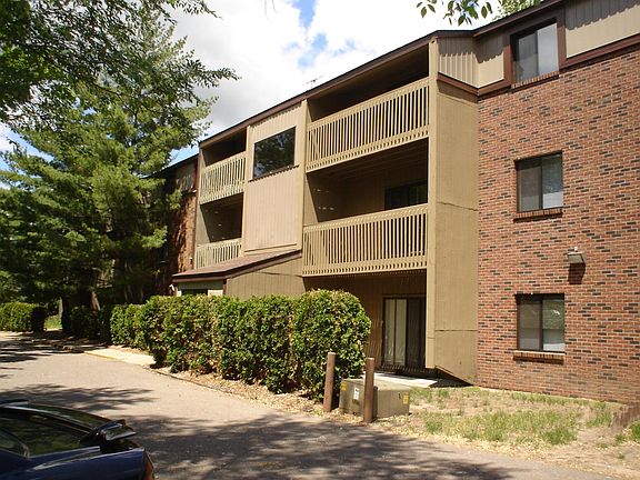 3rd image of 420 Summit Ave S APT 204