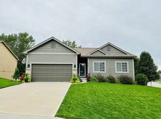 9741 Valley View Dr, La Vista, NE 68128