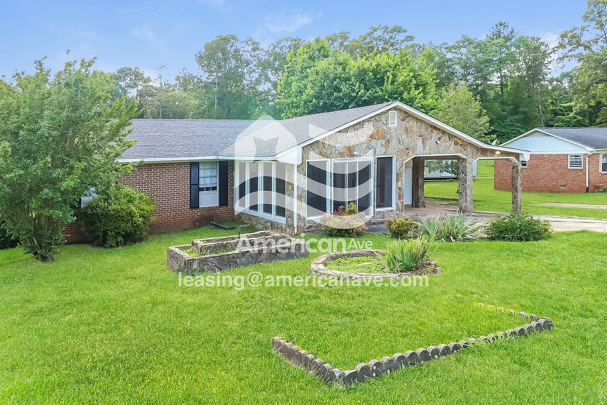590698_001_front_view_2.jpg - 139 Iris Ln