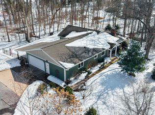 2709 Summerset Cir, Suamico, WI 54173
