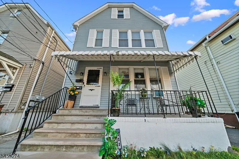 2 bed, 1.0 bath, $2,400 — Photo 3