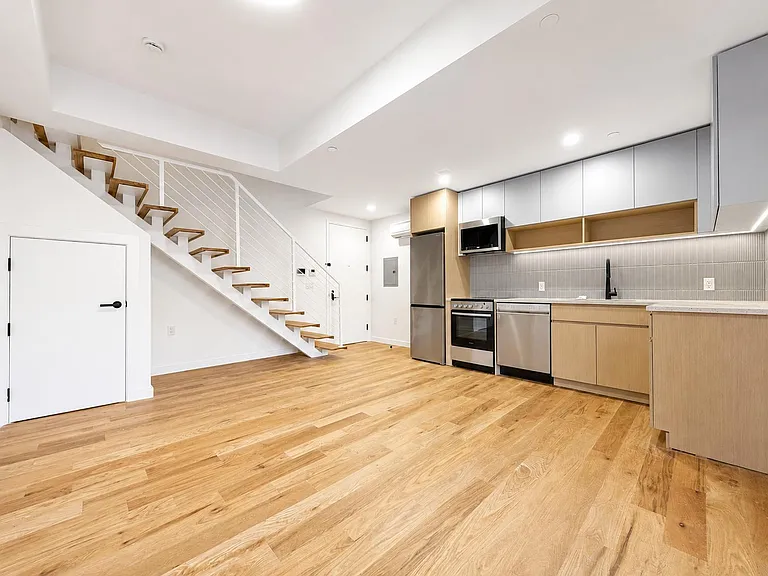 205 Cabrini Blvd #Penthouse 6C — Photo 2