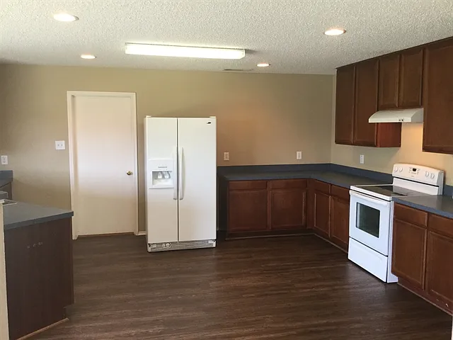 214 Gayleh Ln — Photo 3