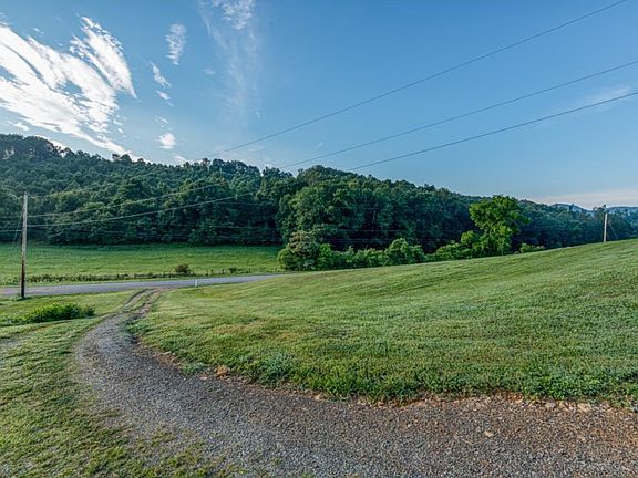 5th image of 417 Willow Springs Dr