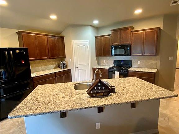 3rd image of 117 Blue Rock Ct