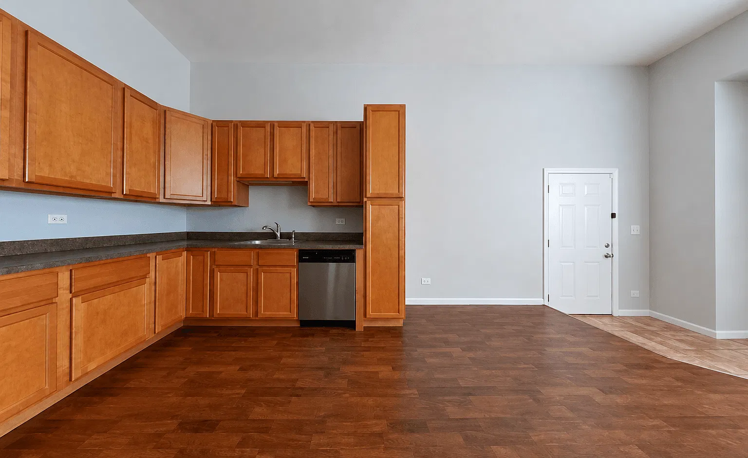1300 N Western Ave — Photo 3