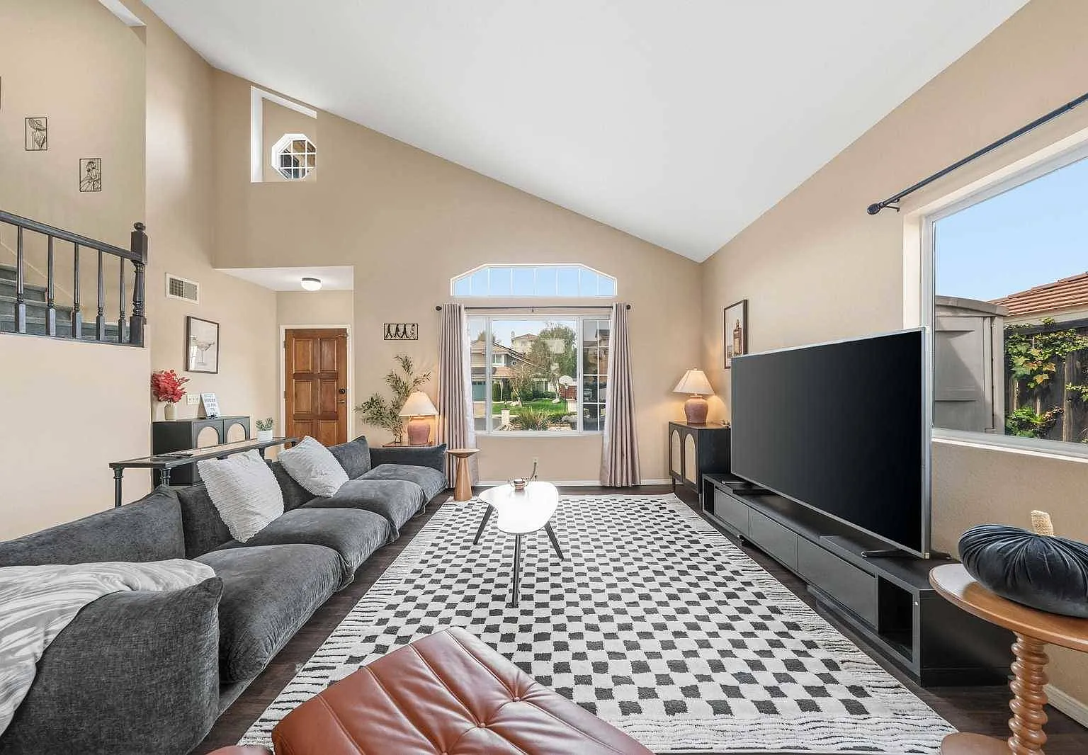 3 bed, 2.5 bath, 1808 sqft, $6,000 — Photo 1