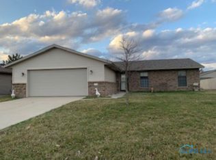 1525 Colonial Ln, Bryan, OH 43506