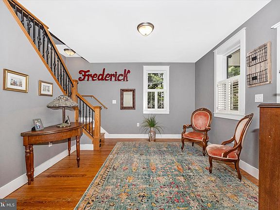 5th image of 2 E 14th St