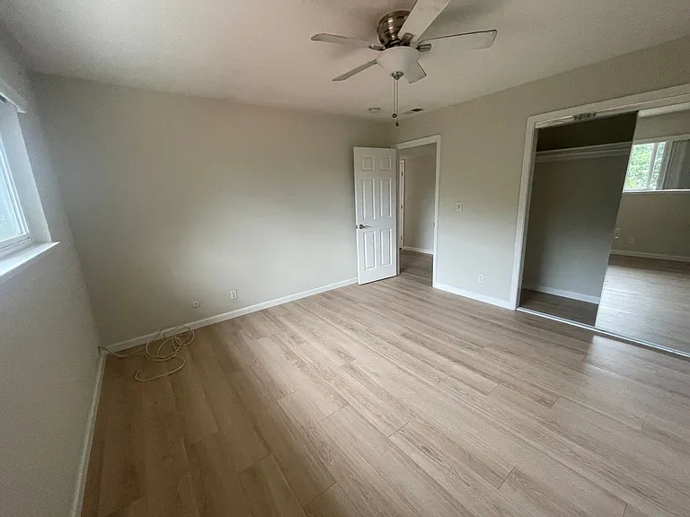 4860 Northlawn Dr — Photo 9
