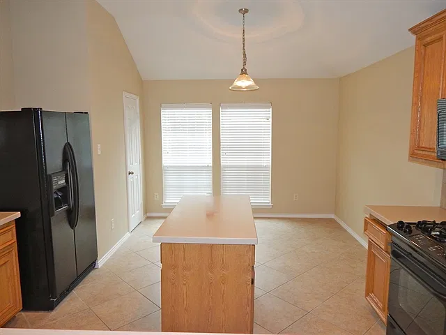 860 Rock Harbor Ln — Photo 3