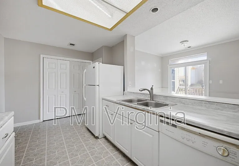 724 Harbor Springs Trl — Photo 9
