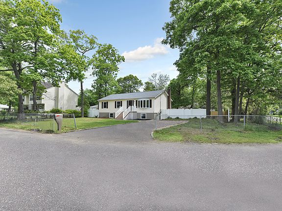 4th image of 3 Sheridan Dr