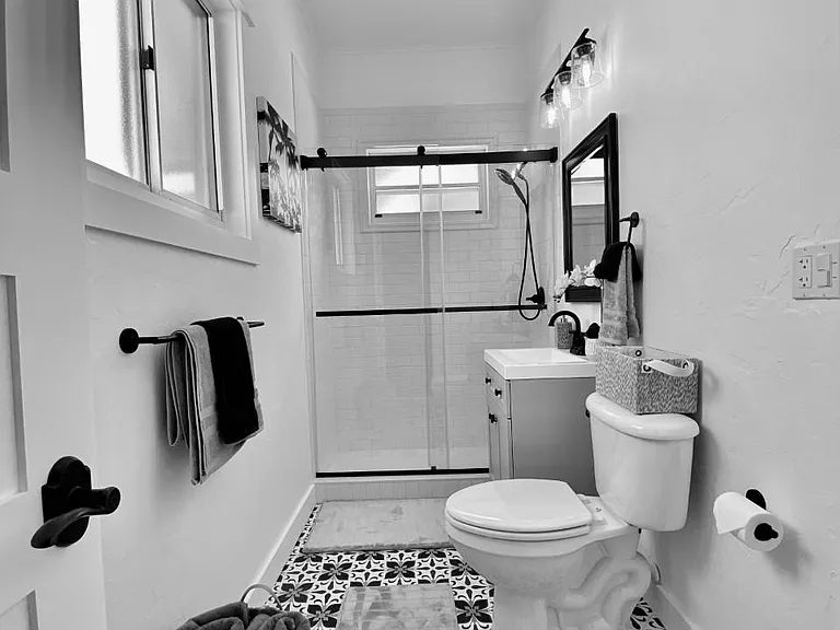 1916 Staples Ave — Photo 16