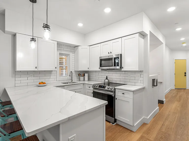 621 E 8th St #6 — Photo 9