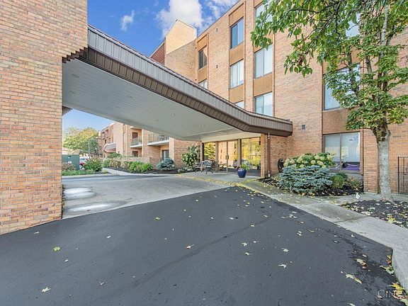 4th image of 3543 Amberacres Dr Unit 107W