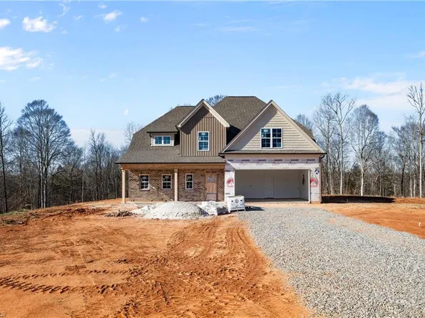 408 Enclave Dr, Clemmons, NC 27012