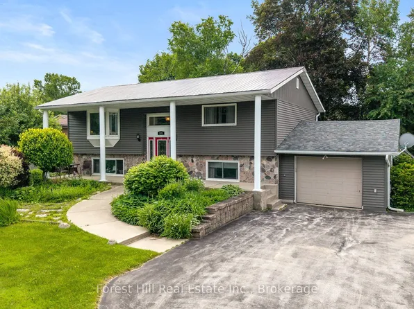 535 George St, South Bruce Peninsula, ON N0H 2T0