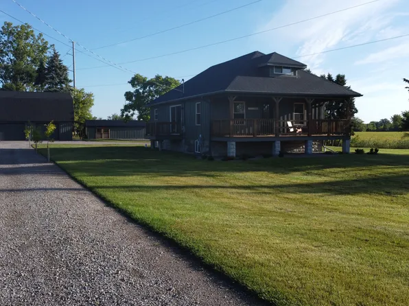 2015 Parish Rd, Kawkawlin, MI 48631