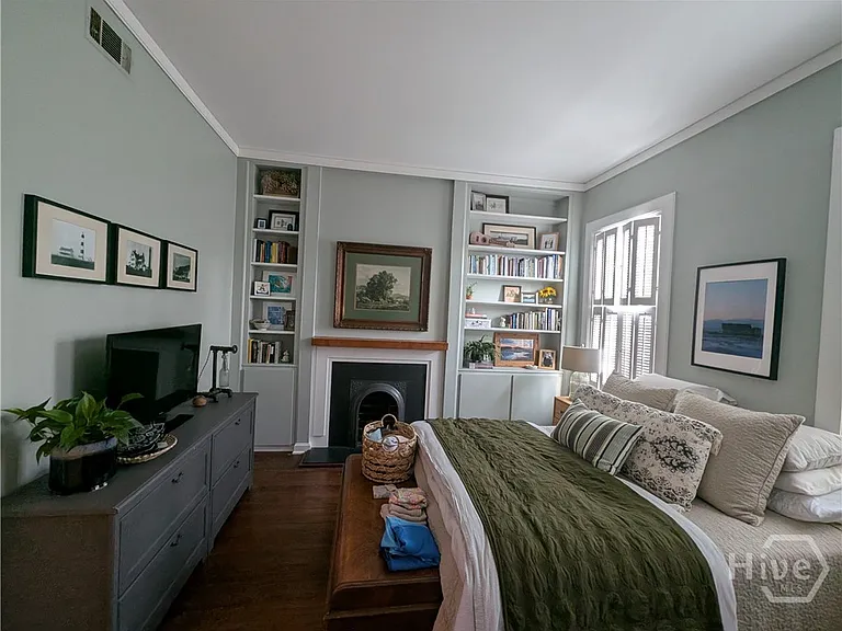 510 E State St — Photo 13
