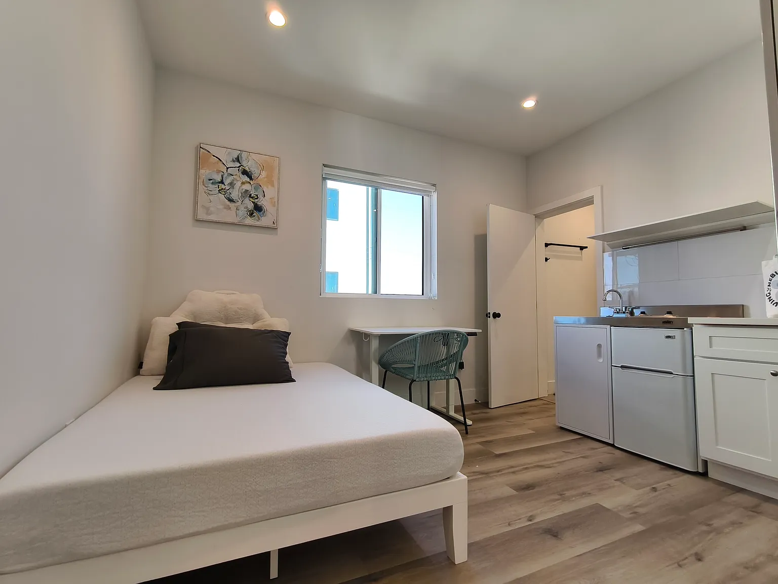 Studio, 187 sqft, $1,310 — Photo 3