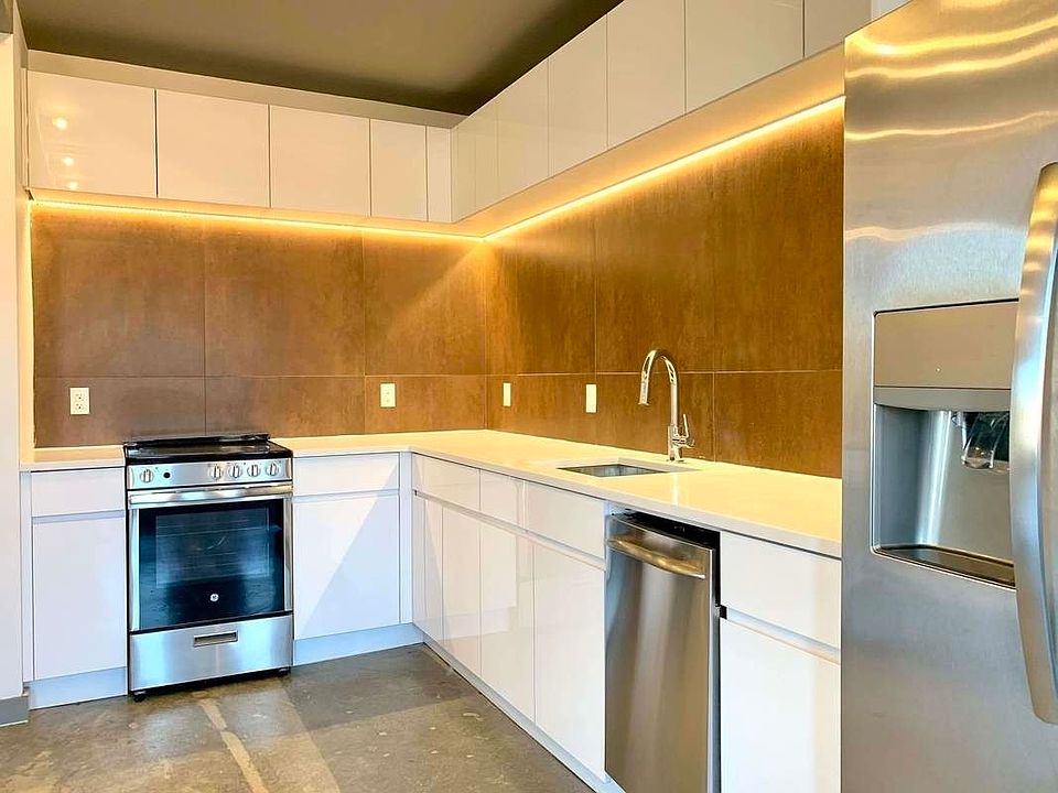 1st image of 418 Tompkins Ave #4