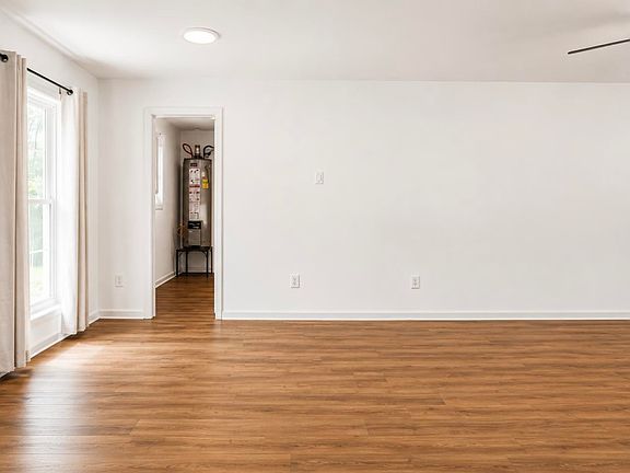 4th image of 7 N Meadowcliff Dr