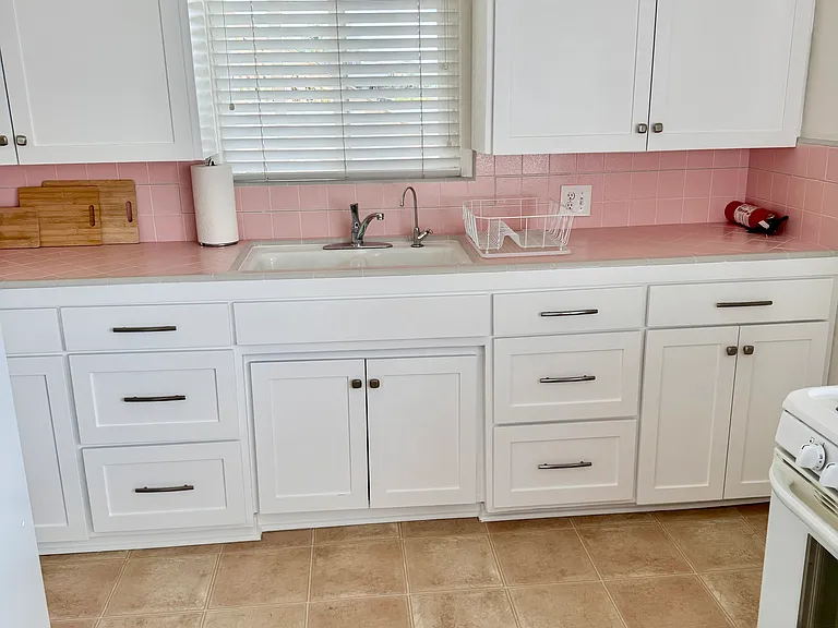 572 Harloe Ave — Photo 9