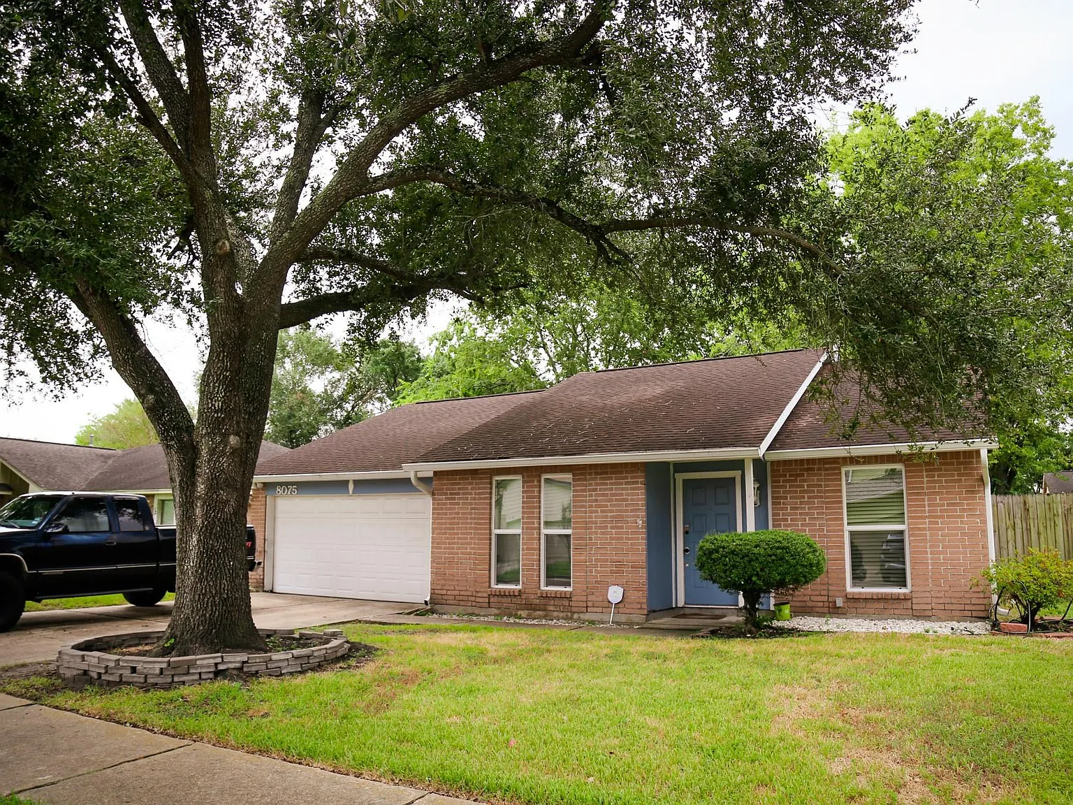 3 bed, 2.0 bath, 1420 sqft, $2,000 — Photo 1