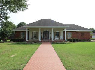 76 S Glen Brook Dr, Grenada, MS 38901