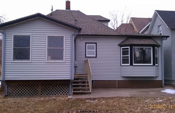 2nd image of 220 Chestnut St N