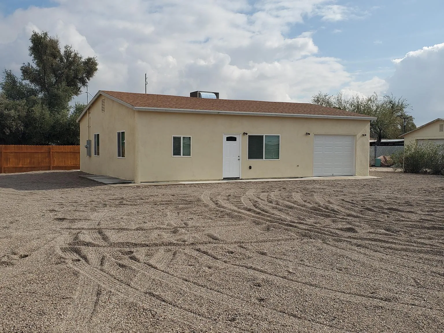 3 bed, 1200 sqft, $1,500 — Photo 1