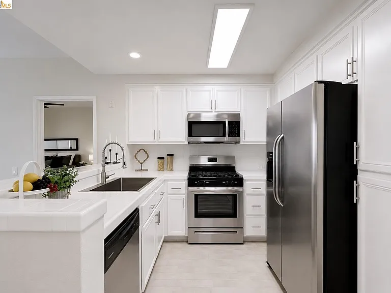 200 Caldecott Ln #108 — Photo 5