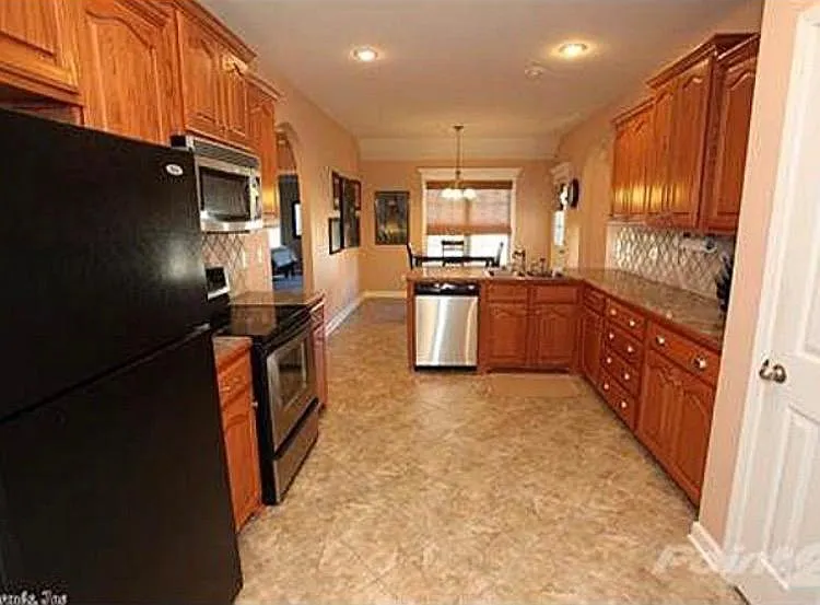 128 Congressional Dr — Photo 4