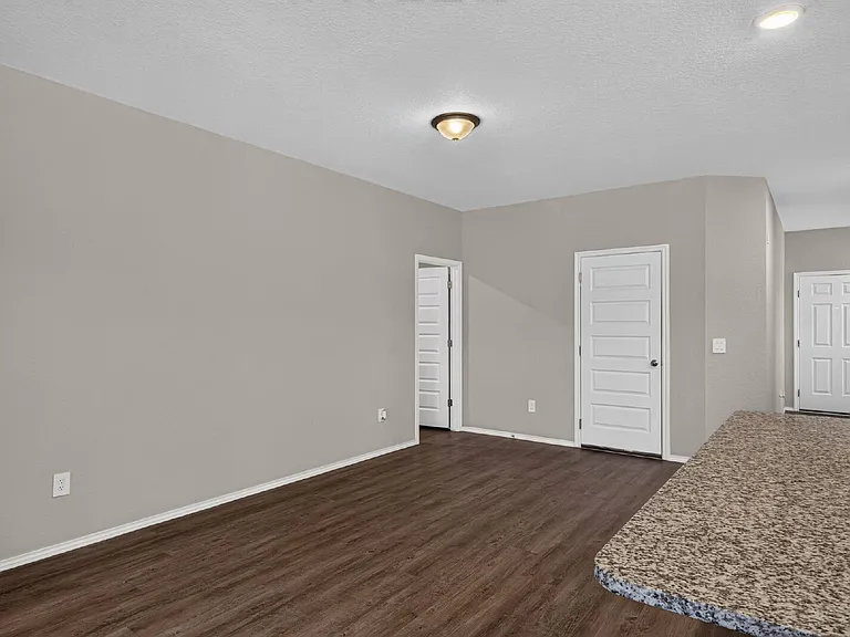 579 Jennifer Way — Photo 33