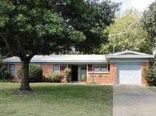 1608 Canterbury Cir, Fort Worth, TX 76112