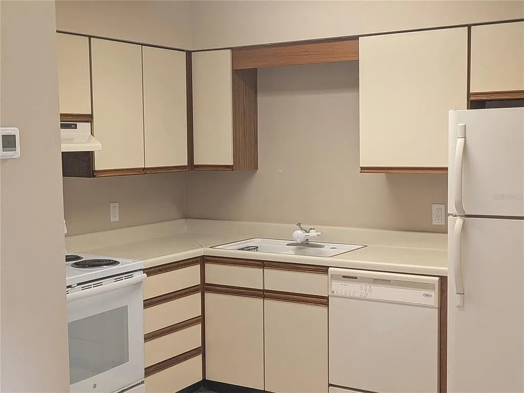 2 bed, 2.0 bath, 884 sqft, $1,100 — Photo 3