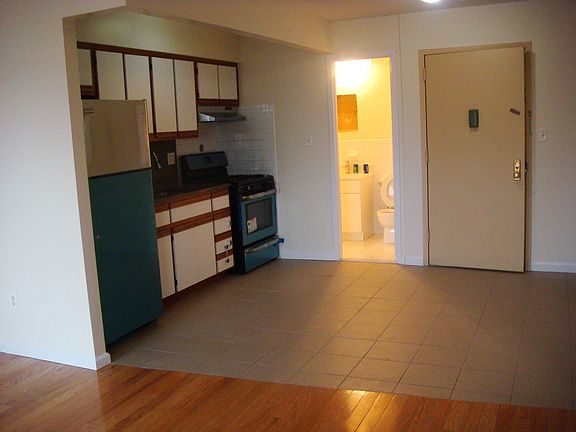 4th image of 2634 30th St #4B