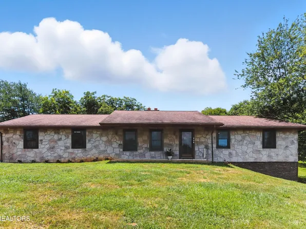 926 Weaver Hill Dr, Maryville, TN 37803