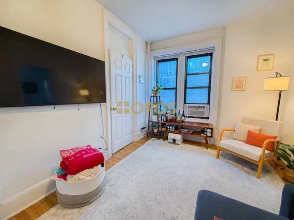 558 Broome Street image 4 of 9