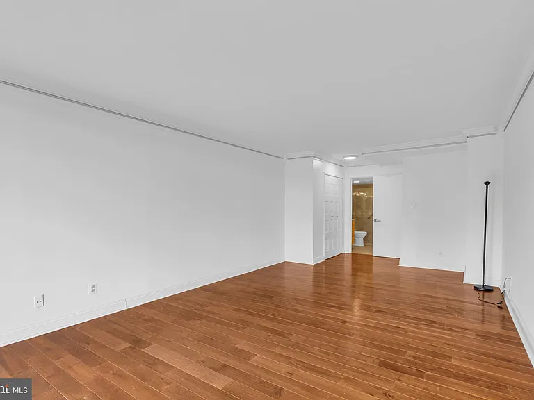 1800 Old Meadow Rd #1014 — Photo 26