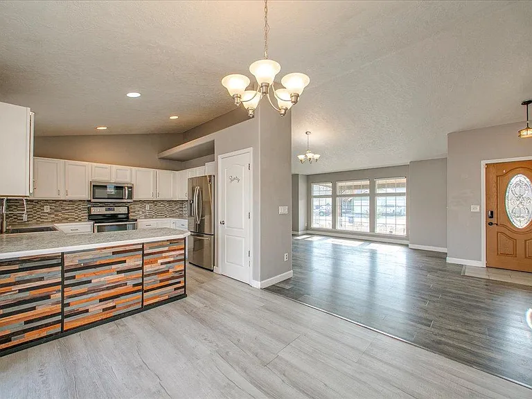 13734 W Meadowdale Dr — Photo 11