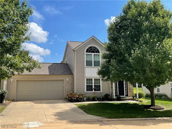 8285 Robinwood Ter, Macedonia, OH 44056
